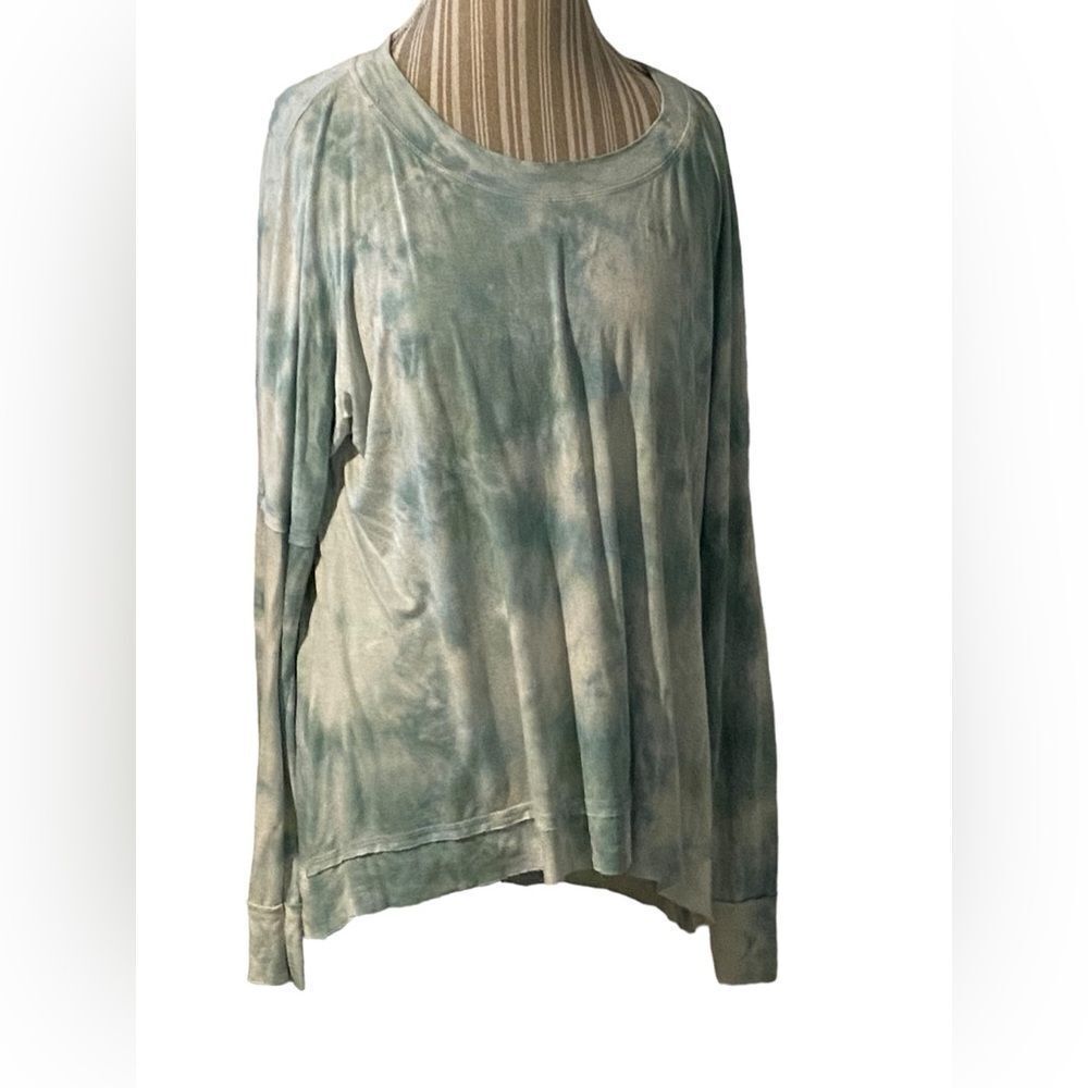 Wonderful size large top excellent like new condition see pics